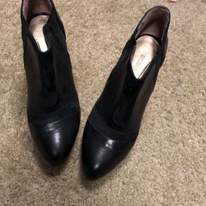 Black booties with heel